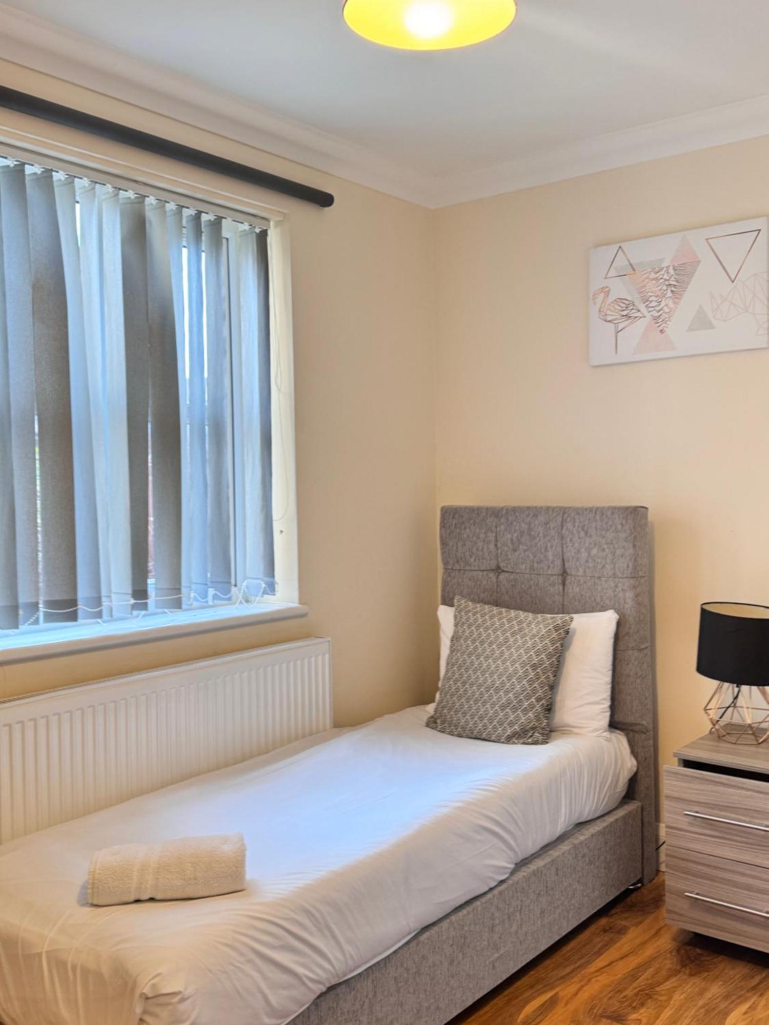 Comfort Heathrow Stay 5 Mins To The Terminal 스탠웰 외부 사진