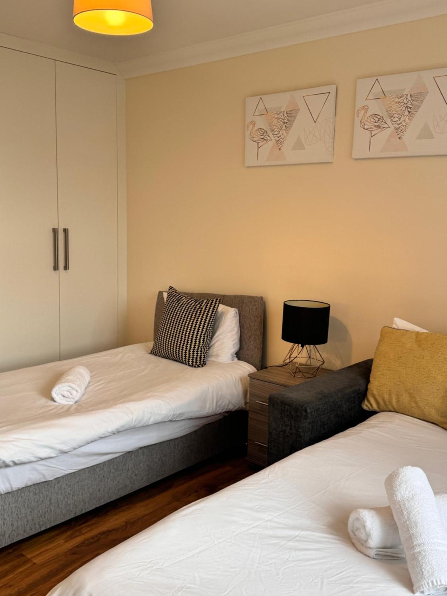 Comfort Heathrow Stay 5 Mins To The Terminal 스탠웰 외부 사진