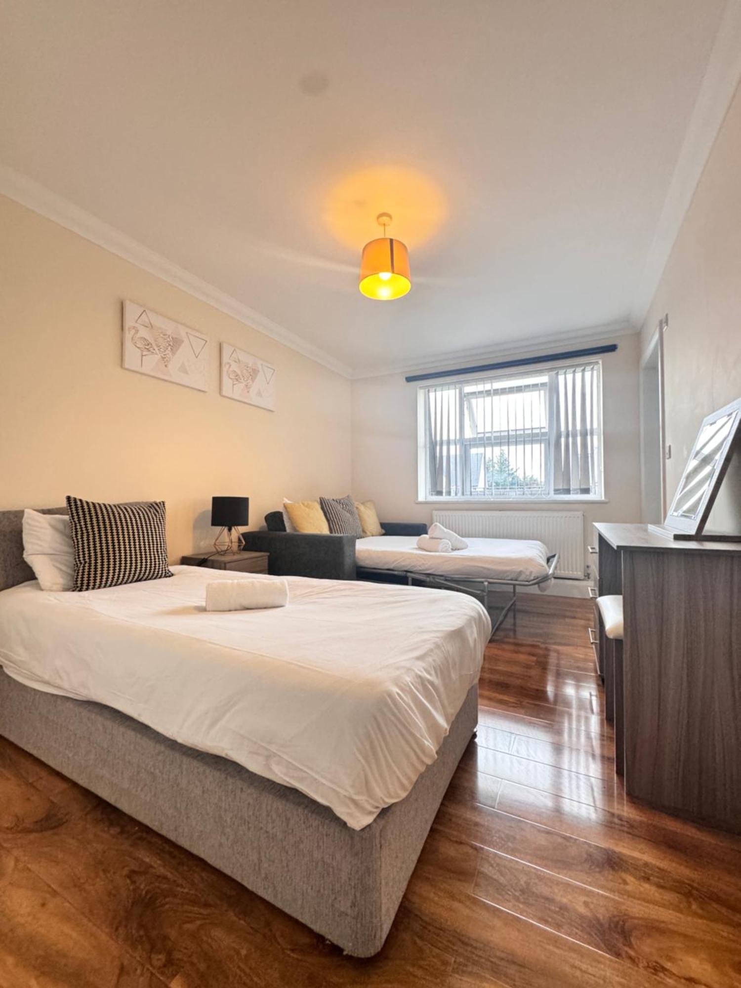 Comfort Heathrow Stay 5 Mins To The Terminal 스탠웰 외부 사진